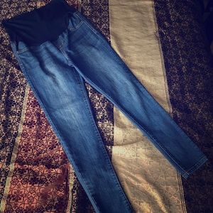 celebrity + pink maternity skinny jeans